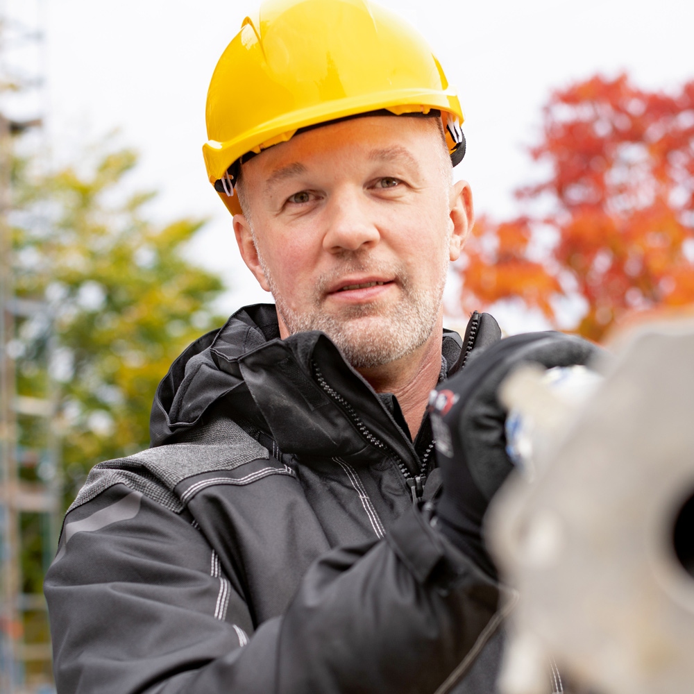 pics/Feldtmann 2016/Kopfschutz/helmets/tector-4003-industrial-safety-helmet-use.jpg